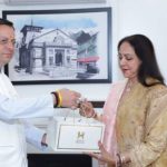 उत्तराखंड के मुख्यमंत्री धामी ने सांसद हेमा मालिनी से की मुलाकात