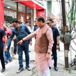 सीएम ने मौके पर जाकर परखी जन समस्या, अधिकारियों को लाइव वीडियो में दिखाया दृश्य